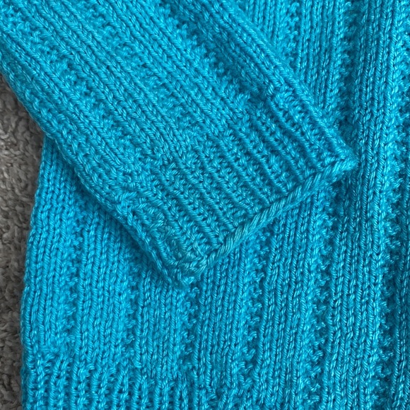 Hand knit sweater 🤩 - Picture 3 of 3